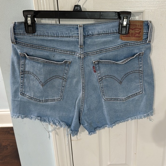 Levi’s High Rise Shorts Size 32 GUC - Picture 3 of 3